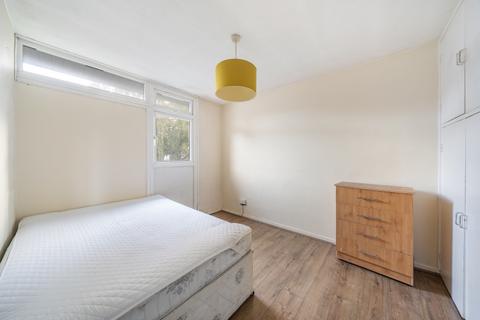 4 bedroom end of terrace house to rent, Honiton Gardens, Gibbon Road London SE15