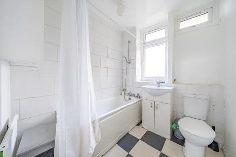 4 bedroom end of terrace house to rent, Honiton Gardens, Gibbon Road London SE15