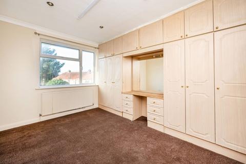 1 bedroom flat to rent, Chessington Parade, Chessington, KT9