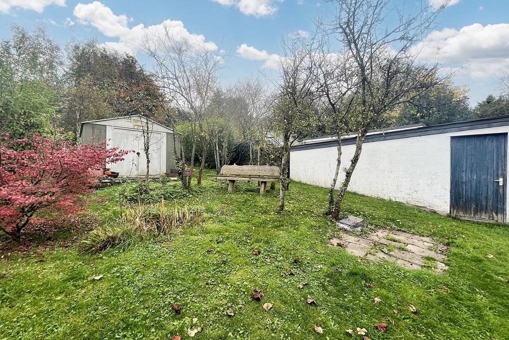 https://media.onthemarket.com/properties/16135672/1518495156/image-12-1024x1024.jpg