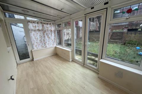 2 bedroom terraced house to rent, Cuckoo Lane, Manchester