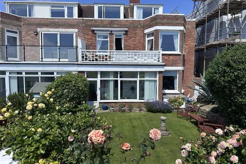 2 bedroom flat to rent, West Parade, Bexhill-On-Sea