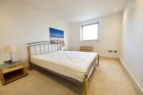 2 bedroom apartment to rent, Nova Building, London E14