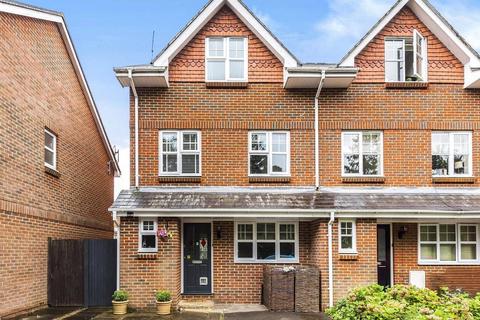 3 bedroom end of terrace house for sale, Meadow Bank, Farnham, Surrey, GU9