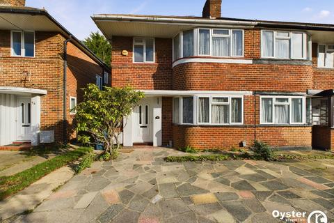 3 bedroom semi-detached house to rent, Cheyneys Avenue, Edgware, HA8