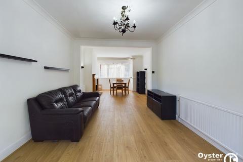 3 bedroom semi-detached house to rent, Cheyneys Avenue, Edgware, HA8