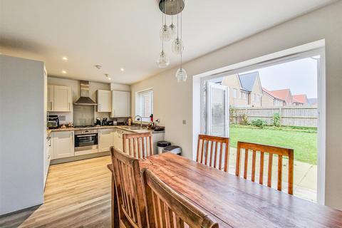 3 bedroom detached house for sale, Alice Gardens, Rochford SS4