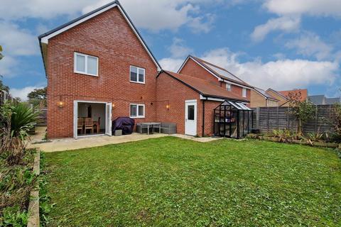 3 bedroom detached house for sale, Alice Gardens, Rochford SS4