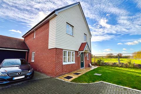 3 bedroom detached house for sale, Alice Gardens, Rochford SS4