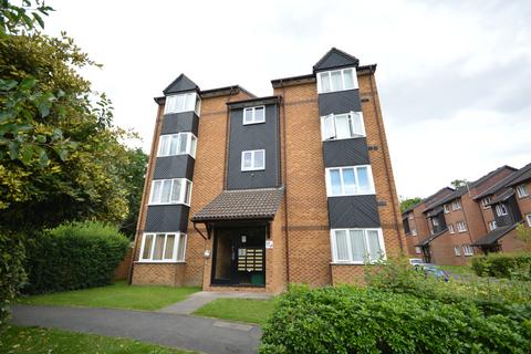 Studio to rent, Saxon Close, Surbiton