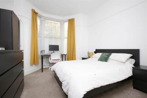 2 bedroom flat to rent, Lorne Road, Stroud Green