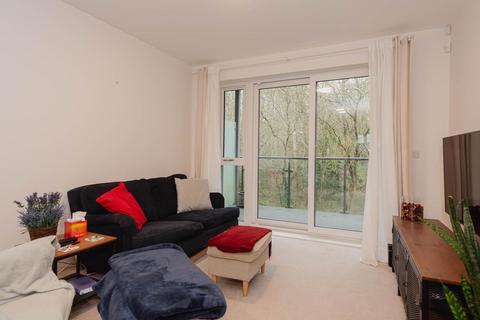 2 bedroom flat to rent, Lanthornes Court, Epsom