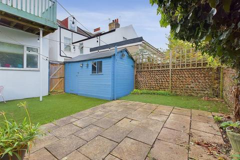 3 bedroom flat for sale, Westbourne Gardens, Hove, BN3 5PQ