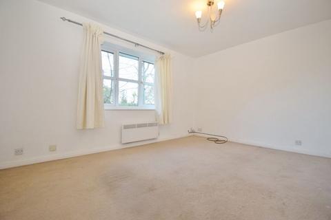 1 bedroom flat for sale, Tanworth Gardens, Pinner, HA5 3TH