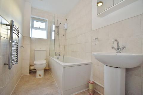 1 bedroom flat for sale, Tanworth Gardens, Pinner, HA5 3TH