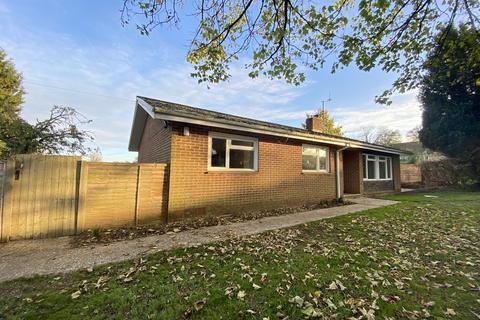 3 bedroom detached bungalow to rent, Bechers, Preston Candover, RG25 2DW