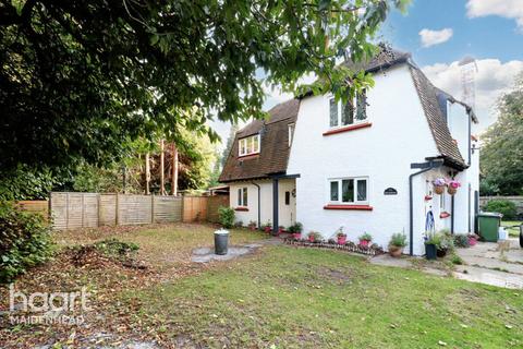 3 bedroom detached house for sale, Bagshot Road, BRACKNELL