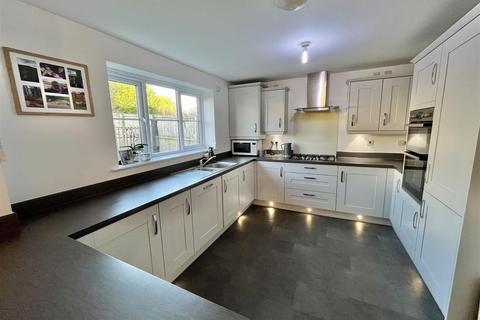 4 bedroom detached house for sale, Hawthorn Drive, Glossop