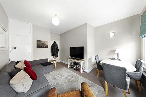 2 bedroom flat to rent, Theatre Street, SW11