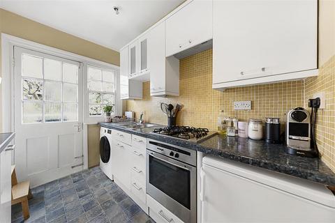 2 bedroom flat to rent, Theatre Street, SW11