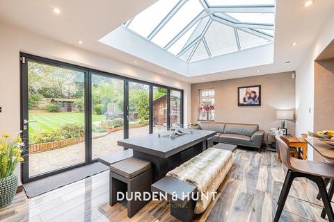 undefined, High Road, Chigwell, IG7