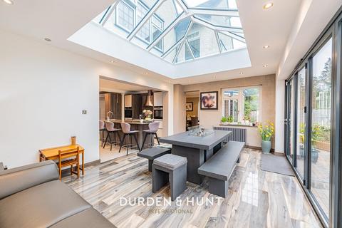 undefined, High Road, Chigwell, IG7