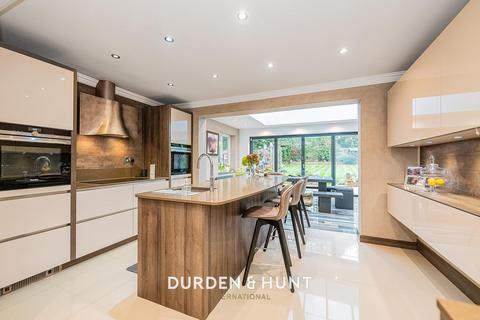 undefined, High Road, Chigwell, IG7