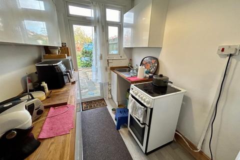 3 bedroom terraced house for sale, Cherrydown Avenue, London