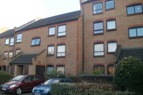 2 bedroom flat to rent, Horseshoe Close, London,