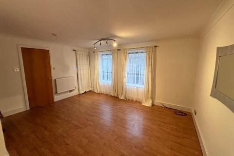 2 bedroom flat to rent, Horseshoe Close, London,