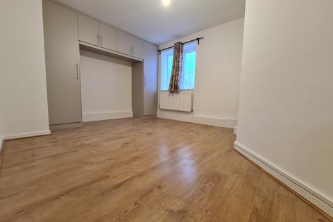 2 bedroom flat to rent, Friern Barnet Lane, London, N20