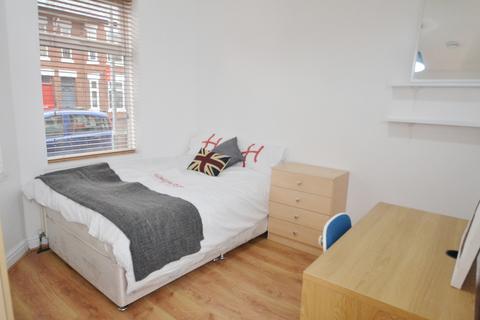 5 bedroom terraced house to rent, Standish Road, Manchester M14