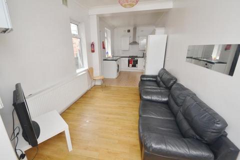 6 bedroom terraced house to rent, Standish Road, Manchester M14