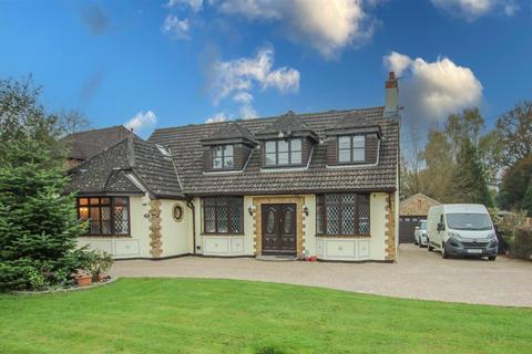 4 bedroom detached house for sale, Nags Head Lane, Brentwood