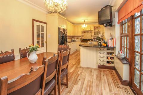 5 bedroom detached house for sale, Nags Head Lane, Brentwood