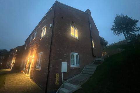 4 bedroom semi-detached house to rent, Jason Court, Leek, Staffordshire, ST13 8FB