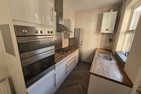 2 bedroom terraced house to rent, Barclay Street, Leicester