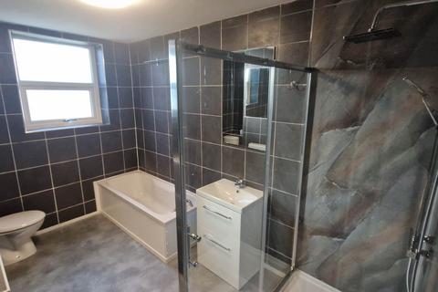 2 bedroom terraced house to rent, Coalshaw Green Road, Oldham