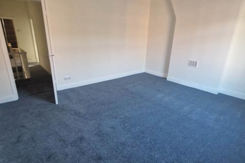 2 bedroom terraced house to rent, Coalshaw Green Road, Oldham