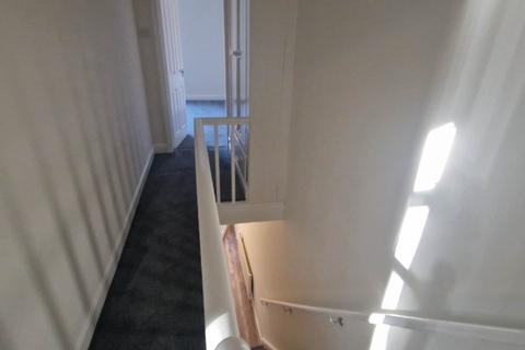 2 bedroom terraced house to rent, Coalshaw Green Road, Oldham