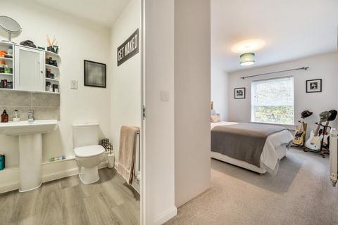 2 bedroom flat for sale, Wokingham,  Berkshire,  RG45