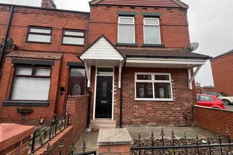 4 bedroom end of terrace house to rent, Warrington Road, Abram, Wigan, WN2