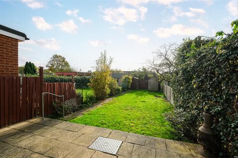 3 bedroom terraced house to rent, Alpha Road, Chingford