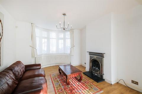 3 bedroom terraced house to rent, Alpha Road, Chingford