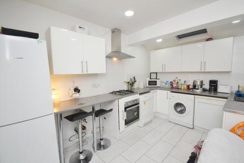 4 bedroom terraced house to rent, Carill Drive, Manchester M14