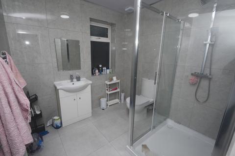 4 bedroom terraced house to rent, Carill Drive, Manchester M14