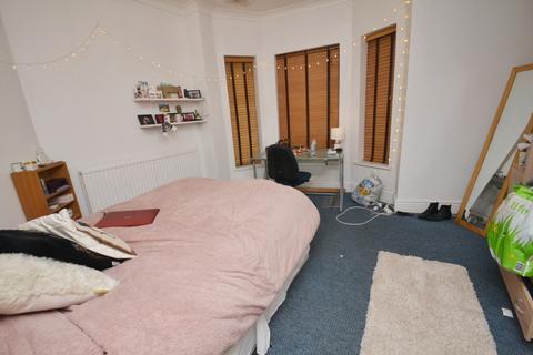 4 bedroom terraced house to rent, Carill Drive, Manchester M14