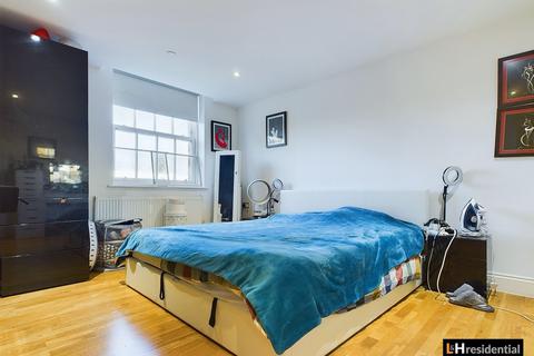 2 bedroom flat to rent, Royal Drive, London N11