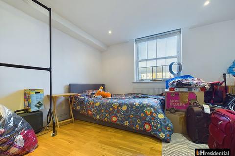 2 bedroom flat to rent, Royal Drive, London N11