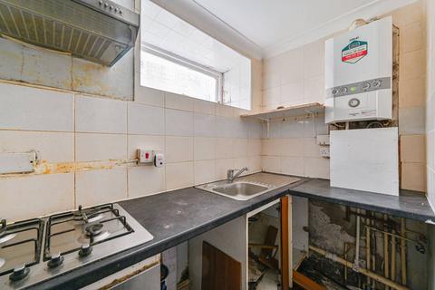 Studio for sale, Lyndhurst Court, South Norwood, London, SE25